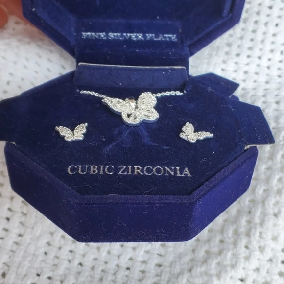 Butterfly Earrings and Necklace Set NWT - Picture 2 of 9